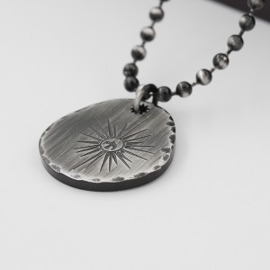 Collier noir antique pendentif étoile brillante collier rond en acier inoxydable