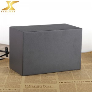 Urnes en métal noir pour homme