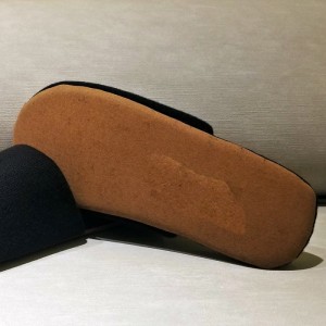 Pantoufles à pampilles