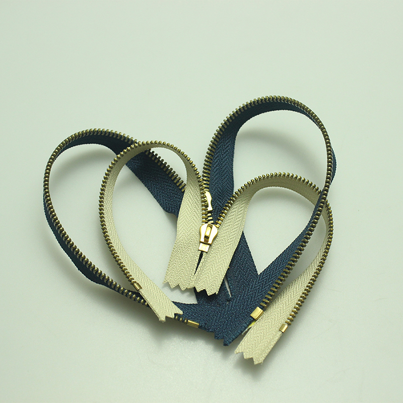 Zipper en laiton métallique avec différents styles et taille, accessoires métalliques