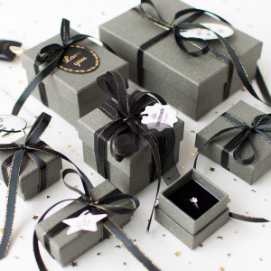 Emballage de bijoux en papier de carton fait main sur mesure pour pendentif