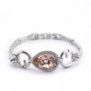 Le bracelet en forme de cœur de cristal autrichien