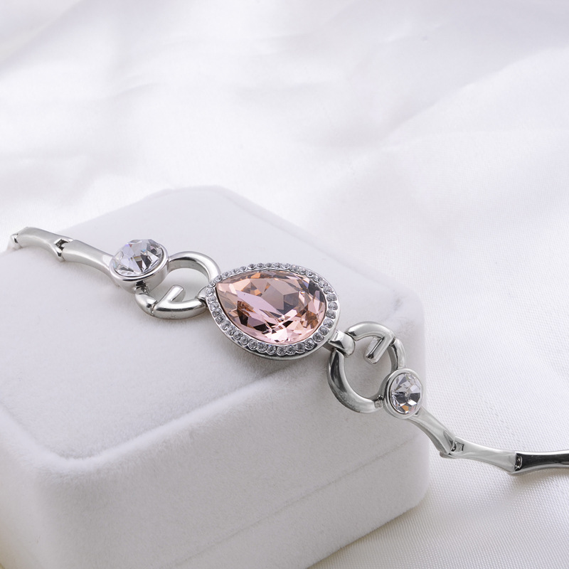 Le bracelet en forme de cœur de cristal autrichien