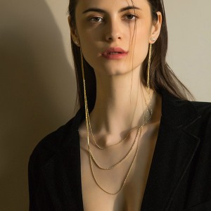 Boucles d\'oreilles pour collier à une célébrité à chaud