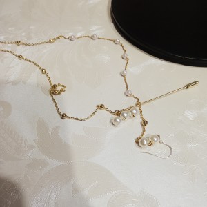 Boucles d\'oreilles jointes de broche