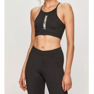 Costume sportif ajusté serré