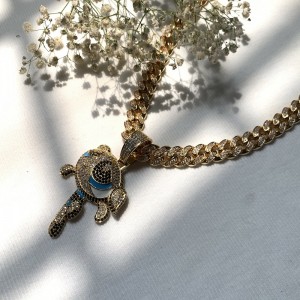 Pendentif en policier volant solide