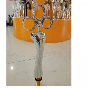 Brouillon de la tour de bière avec un robinet ou trois robinet