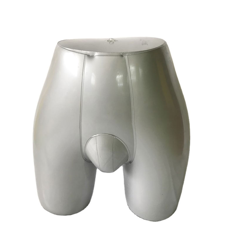 Les shorts pour le corps bas mâle affichent un mannequin gonflable