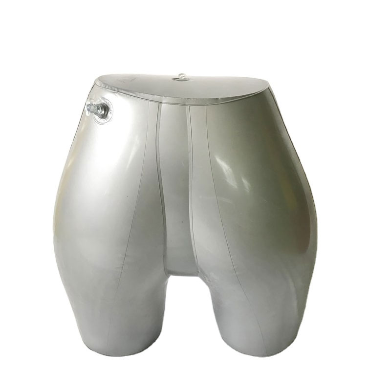Les shorts pour le corps bas mâle affichent un mannequin gonflable