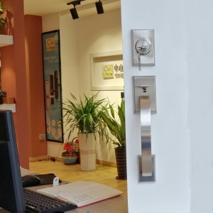 8001 Porte d\'entrée Entrée lourde avec pêne-pêne morte et levier Finition bronze frottée à l\'huile