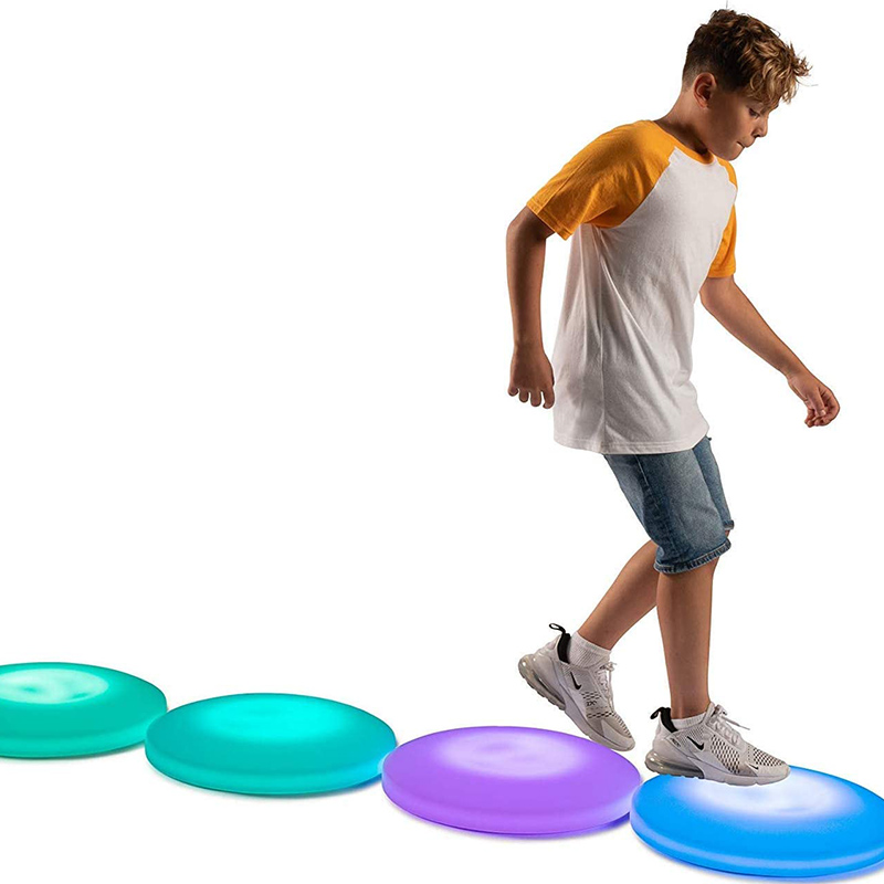 carreaux de piste de danse à LED ronds portables extérieurs/indoor, touche tactile Light Up Disco Disco Dance Flobre Dance, surface en plastique blanche Toys sensoriels et éducation spécialisée pour les enfants