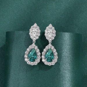 Boucles d\'oreilles en diamant de diamant à haut carbone à paraiba synthétique coupées en carbone