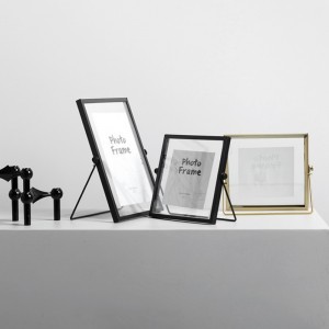 Cadre en métal et en verre