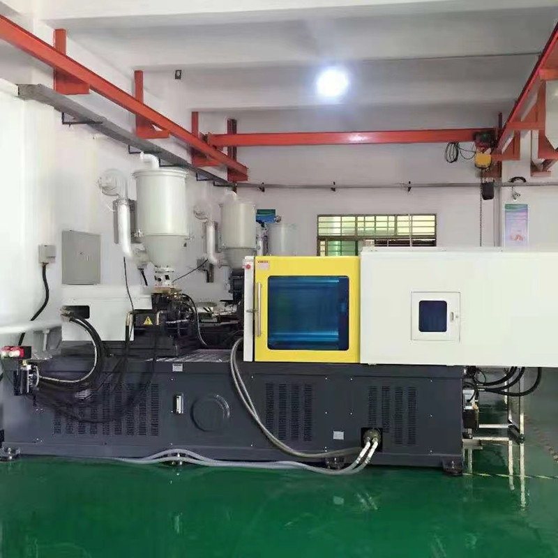 L\'entreprise possède unenouvelle machine de moulage par injection de haute précision pour les étuis de téléphone portable