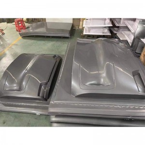 Coque en plastique de voiture sans conducteur.