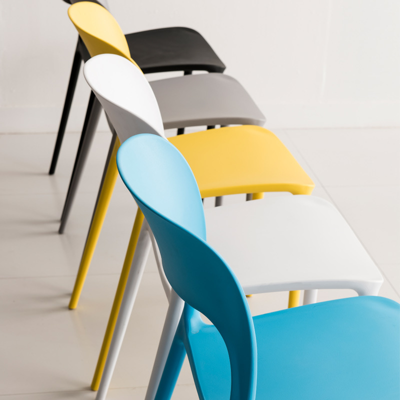 Chaise en plastique moderne de haute qualité avec sièges en PP couleur haut dossier en plastique extérieur blanc rustique chaise de jardin en plastique