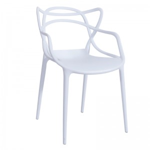 Concept de design moderne et avancé, chaise à café décontractée et confortable, chaise à manger en plastique empilable
