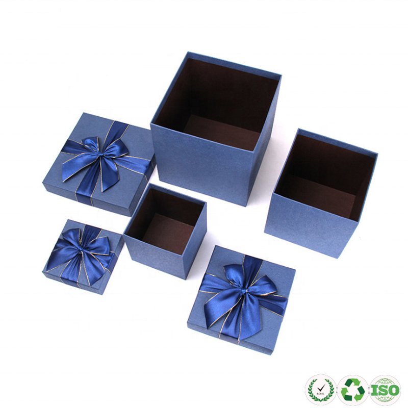 Boîte cadeau en papier artisanal recyclé personnalisé