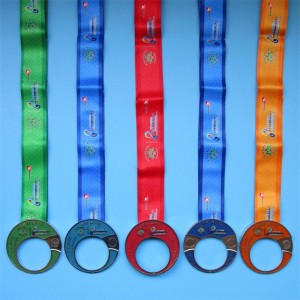Cinq médailles de combinaison de souvenirs de l\'événement sportif
