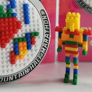 Designs de médailles de récompense LEGO jouant un pendentif médaillon