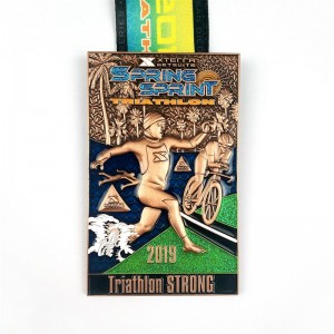 Médaille de sport en métal sur la forme personnalisée pour la médaille de triathlon en gros