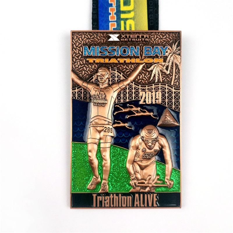 Médaille de sport en métal sur la forme personnalisée pour la médaille de triathlon en gros