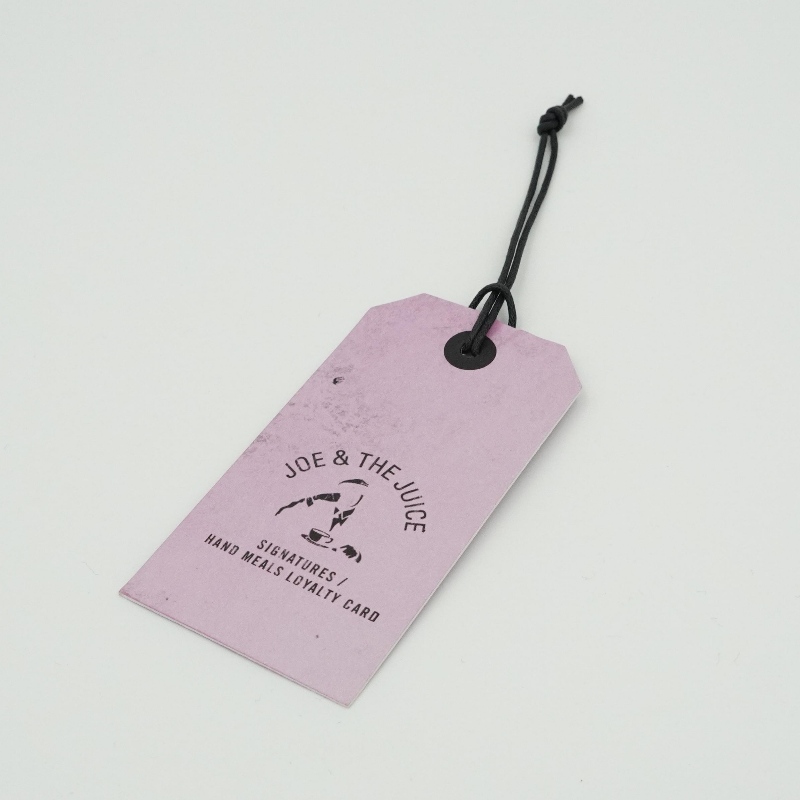 Étiquette d'étiquette Imprimer des vêtements de tag de conception et de production