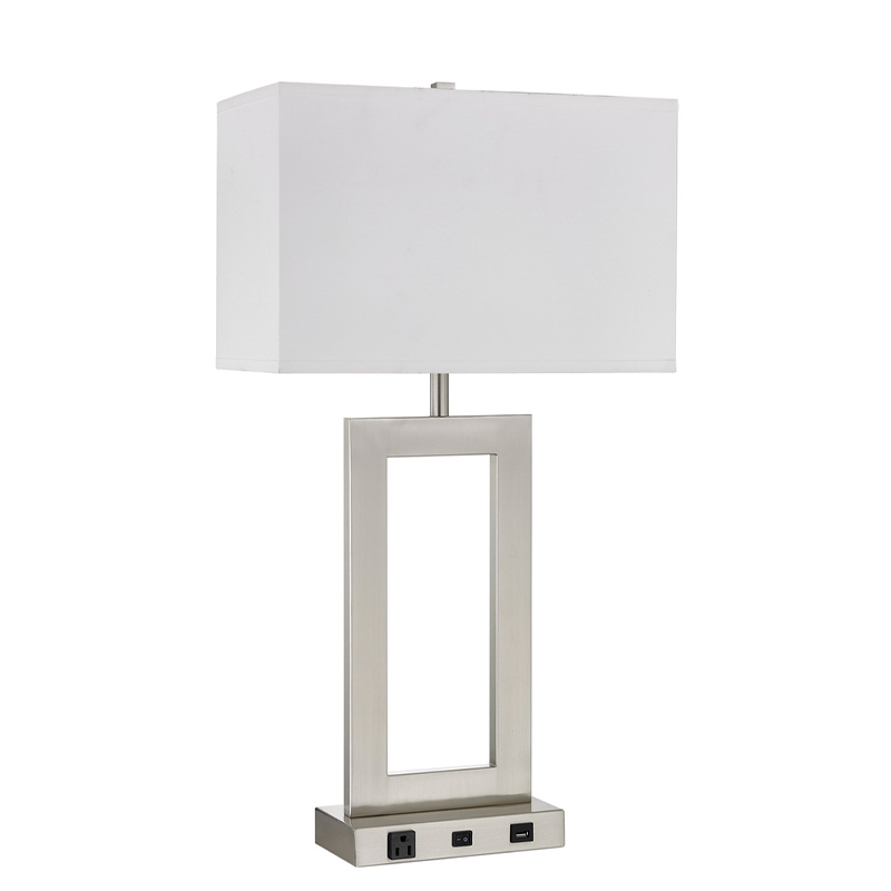 Gatsby One Light Table Lampe avec finitionnickel brossée, un interrupteur à bascule sur/off, une prise pratique et un port USB