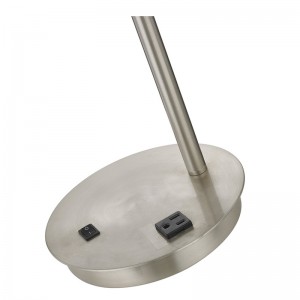 Lampe de bureau Corbel avec finitionnickel brossée, un interrupteur à bascule sur/off et une sortie pratique à la salle d\'hôtes