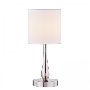 Lampe de table de style minuscule avec finitionnickel poli et un interrupteur à bascule sur/off en ligne à la salle d\'hôtes