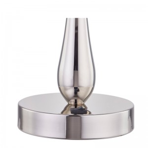 Lampe de table de style minuscule avec finitionnickel poli et un interrupteur à bascule sur/off en ligne à la salle d\'hôtes