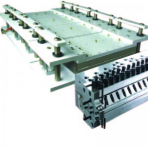 Moule d\'extrusion en plastique avec porte large