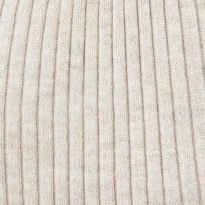 Pull en tricoté à la mode avec des femmes à manches longues et à des boutons