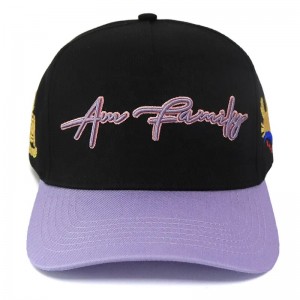 Nouvelle arrivée de contraste d\'arrivée ennoir et violet Couleur personnalisée 5 broderies Logo Cap de baseball Cap de base de sports pour adultes