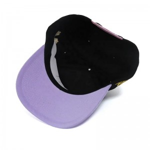 Nouvelle arrivée de contraste d\'arrivée ennoir et violet Couleur personnalisée 5 broderies Logo Cap de baseball Cap de base de sports pour adultes