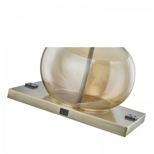 Ambassy Suites Hotel Amber Glass Table Lampe avec un interrupteur à bascule sur/off, deux points de vente pratiques à l\'hôtel salle