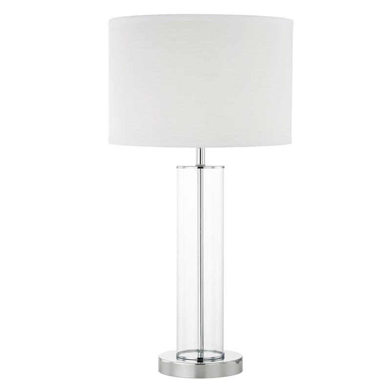 Lampe de table en verre transparent avec finition chromée polie à l\'hôtel chambre
