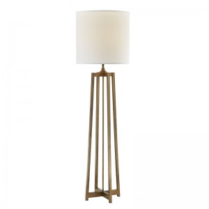 Canapé de l\'hôtel Hyatt à côté de lampadaire avec finition en or antique à la salle d\'or