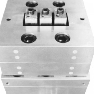 Le moule d\'extrusion en plastique en bois PE peut être personnalisé.