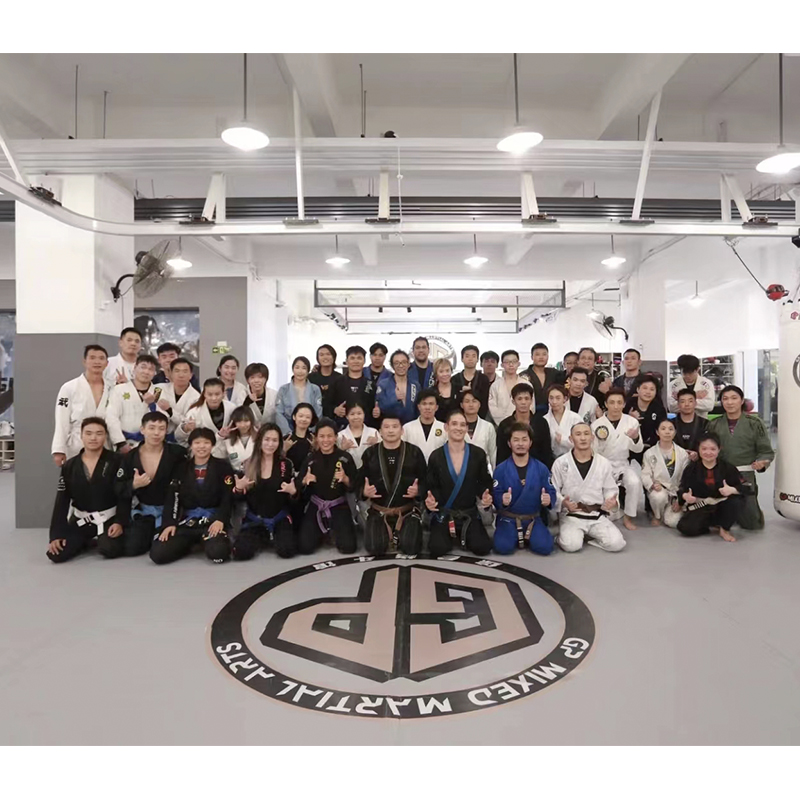 Nous fournirons également de l\'équipement ànos amis