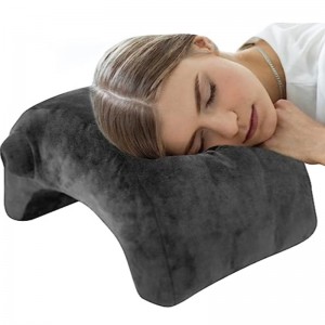 Oreiller de voyage pour l\'oreiller de bureau d\'avion pour la sieste dans les vols de travail