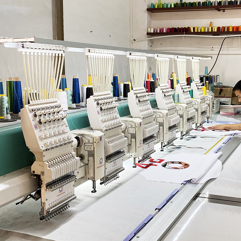 Nous avons des fournisseurs de machines de broderie professionnelles