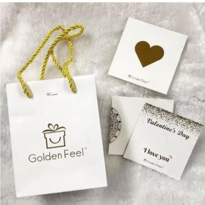 Sacs à provisions de luxe imprimées Sacs en papier cadeaux avecnom d\'entreprise pour emballage de bijoux avec poignée