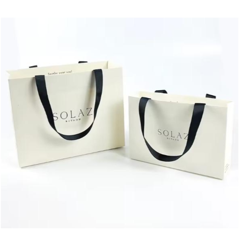 Sacs en papier imprimés en carton Luxury White Kraft Paper Sac avec poignée de ruban pour sac à provisions avec votre propre logo