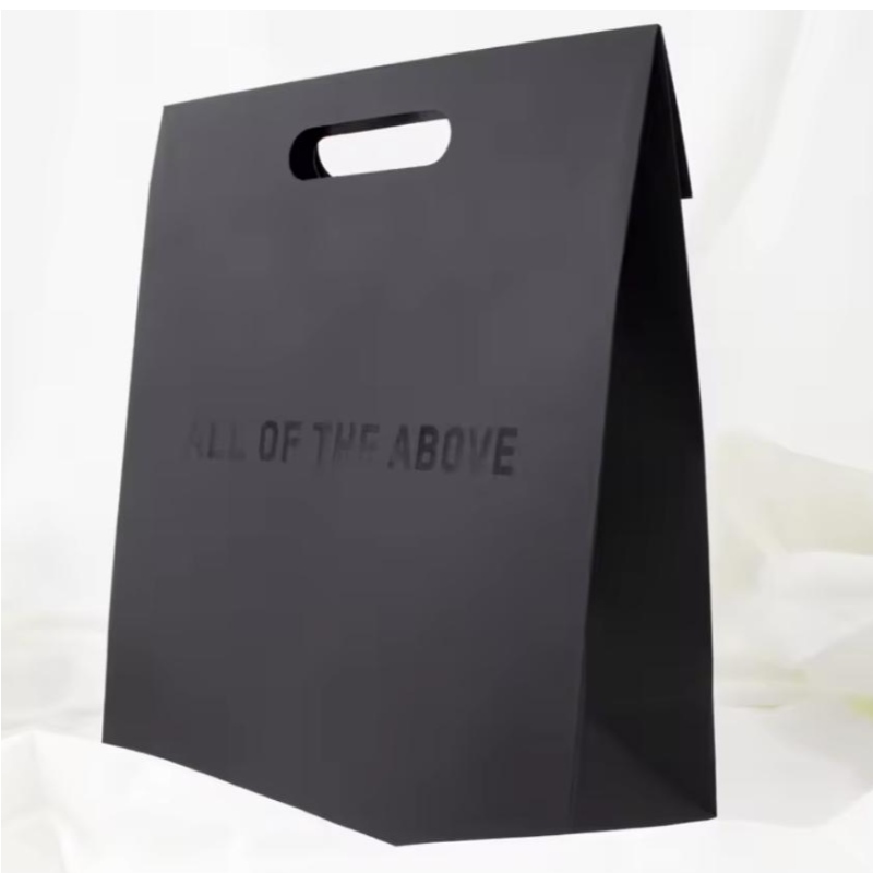 Handle de luxe taillée de vêtementsnoirs Shopping Paper Paper Bijoux Bijoux Cosmetic Custom Logo Emballage Conception Papier Sacs-cadeaux