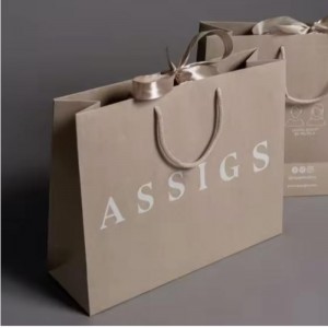 Vêtements de luxe personnalisé sac d\'emballage de vente au détail sac cadeau blanc bolsas de papel shopping en papier d\'emballage avec des poignées pour vêtements