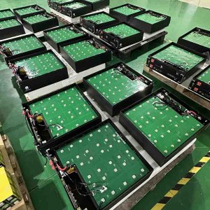 Storage d\'énergie 51.2V 100AH ​​200AH Wall&Rack 2 en 1 Batterie de lithium solaire LifePO4 avec écran LED intelligent&Application mobile