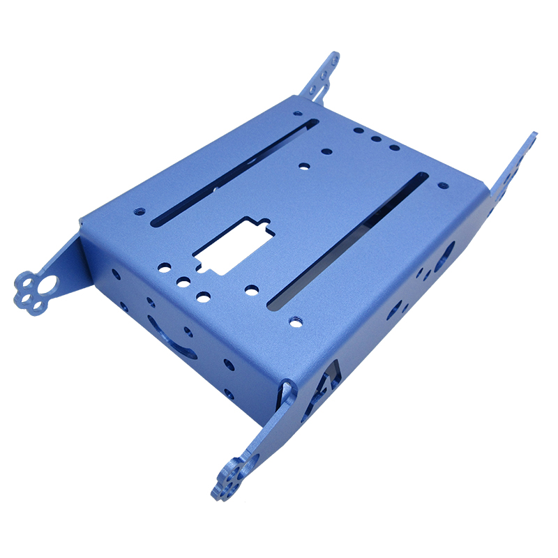 Traitement personnalisé des pièces en tôle en alliage en aluminium avec finition anodisée.