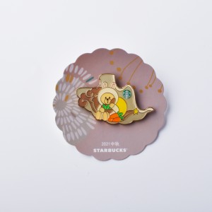 Badge de logo d\'image de bande dessinée d\'émail d\'imitation personnalisée, frais d\'échantillonnage gratuit, adaptés à la collection, charmes de badge en métal en or, broche, émail doux